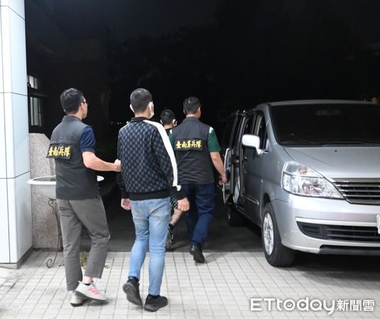 ▲台南憲兵隊聯手市警刑警大隊等單位組成專案小組，聯手查獲陳姓士兵涉嫌販毒案，起獲愷他命毒品等證物。（圖／記者林東良翻攝，下同）