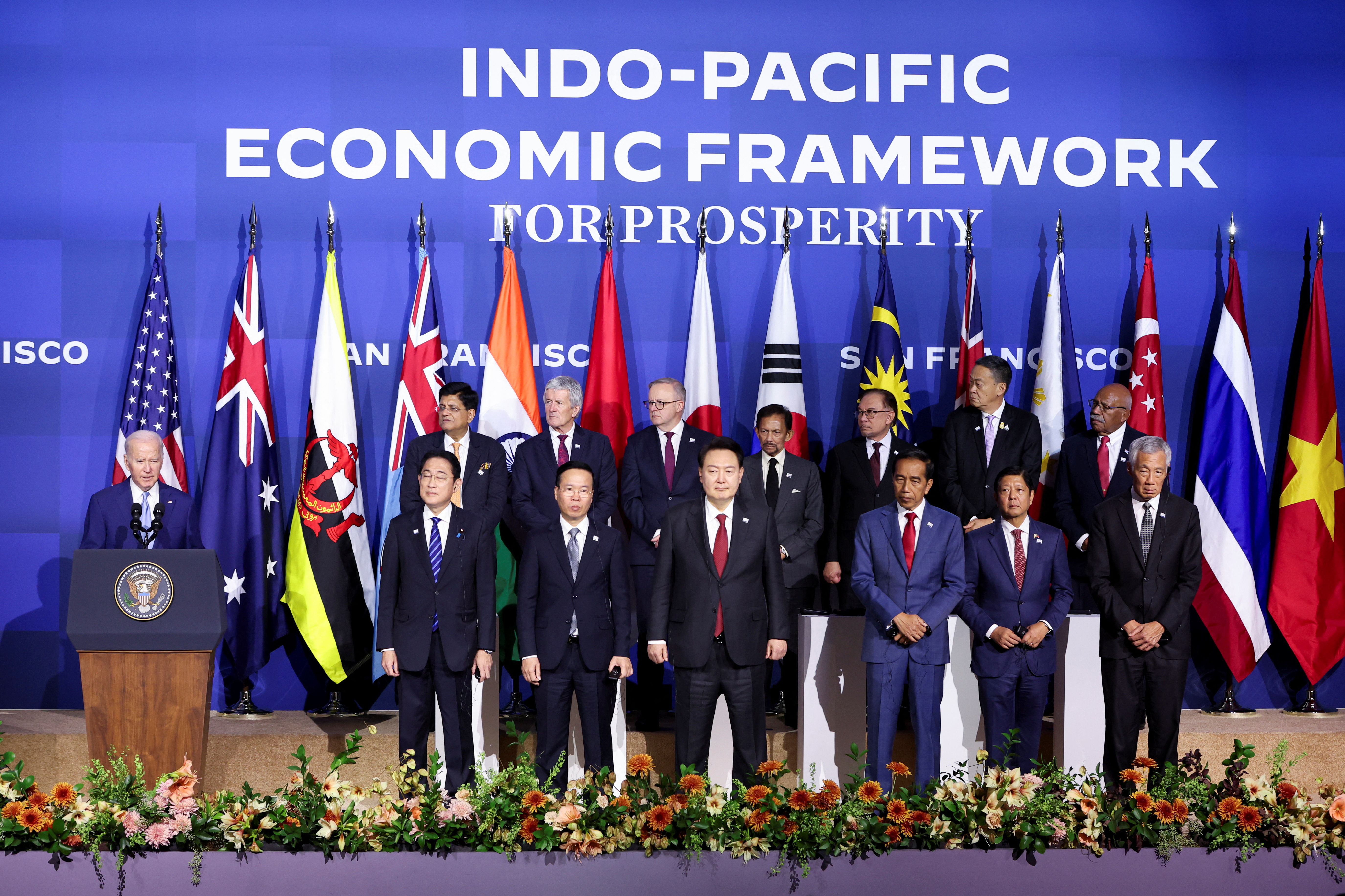 ▲▼ 美國主導的「印度太平洋經濟框架」（IPEF）峰會16日在APEC場邊舉行。（圖／路透）