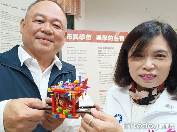 ▲2023年台南市安平區平通里市民學苑課程成果，將台南安平400年的元素注入樂高積木當中，利用樂高積木堆疊出作品「安平上河圖」。（圖／記者林東良翻攝，下同）