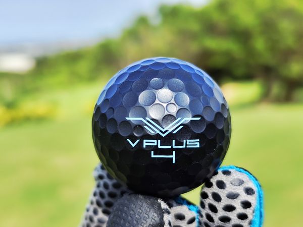 ▲台灣品牌推出黑色高爾夫球。（圖／V PLUS提供）