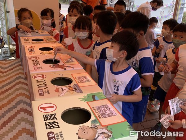 ▲台南頑皮世界動物園舉辦的「第2屆大統領選拔賽」競爭激烈，6大明星動物賣萌吸引目光，短短1周就吸引數千粉絲上網投票。（圖／記者林東良翻攝，下同）