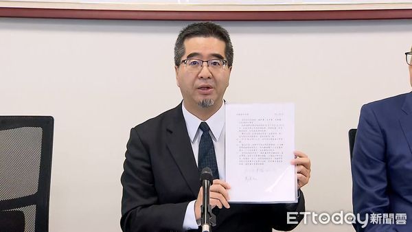 ▲▼「公佈兩黨協商結論之民調檢視結果」記者會，蕭旭岑說明。（圖／SNG聯誼會提供） 