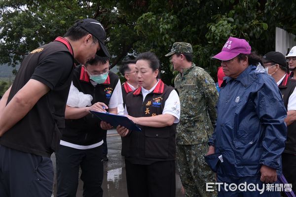 ▲花蓮縣連年遭受災害侵襲，縣長徐榛蔚忙於四處勘災並爭取經費復建。（圖／花蓮縣政府提供）