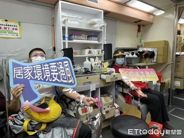 ▲善化扶輪社、善化蘭心扶輪社、台南新世代扶輪社、台南市消防局、善化區公所等單位鼓勵捐血，在善化區公所前共同舉辦捐血、肺篩、乳攝三合一活動。（圖／記者林東良翻攝，下同）