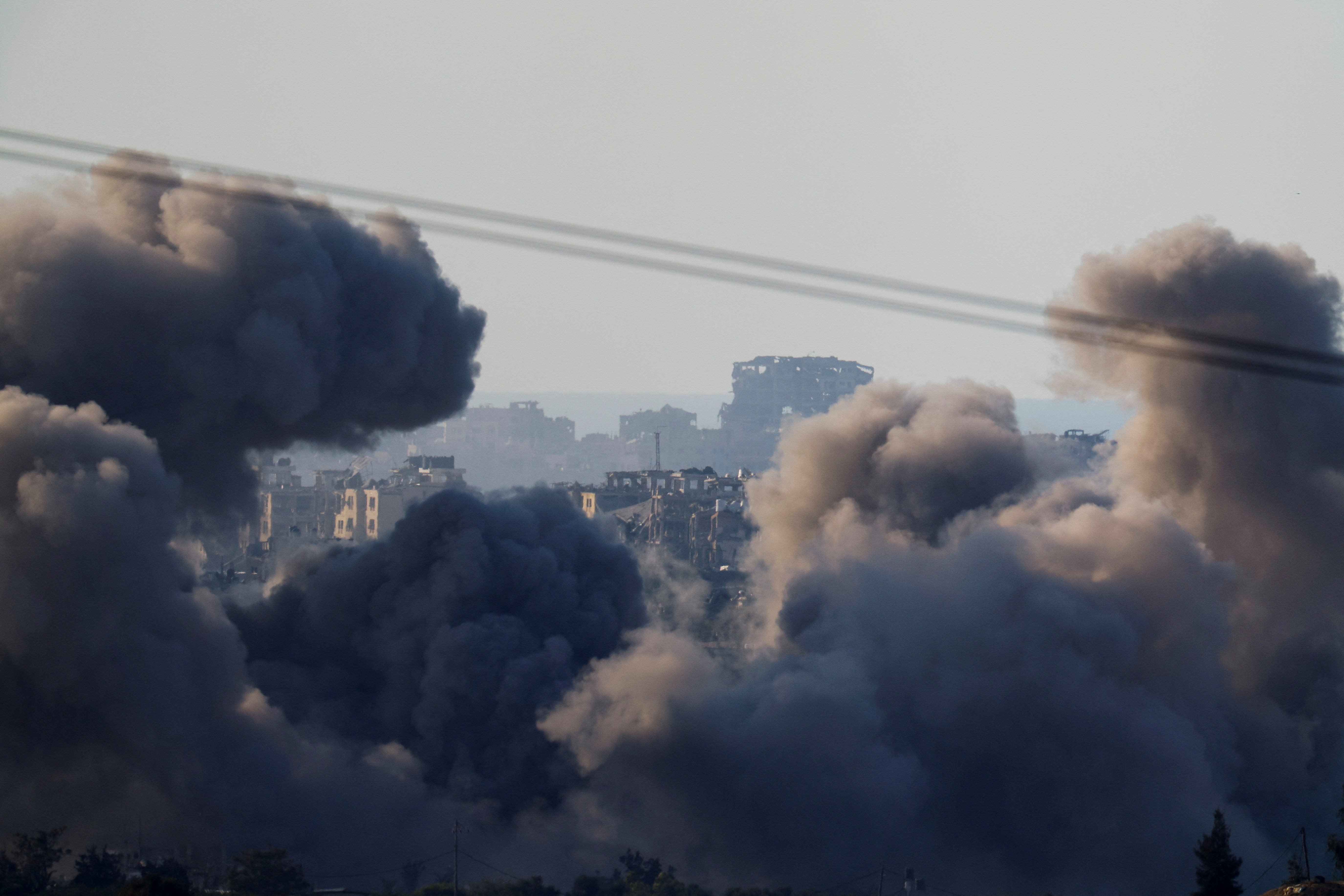 ▲▼ 以色列和哈瑪斯之間衝突持續，加薩地區18日冒出陣陣濃煙。（圖／路透）