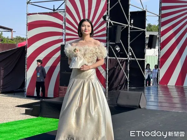 ▲「The MEGA Yunlin 雲林厚工學」第6號倉庫「娃娃展」今日登場北港糖廠史上首次藝術時尚走秀。（圖／記者蔡佩旻攝）