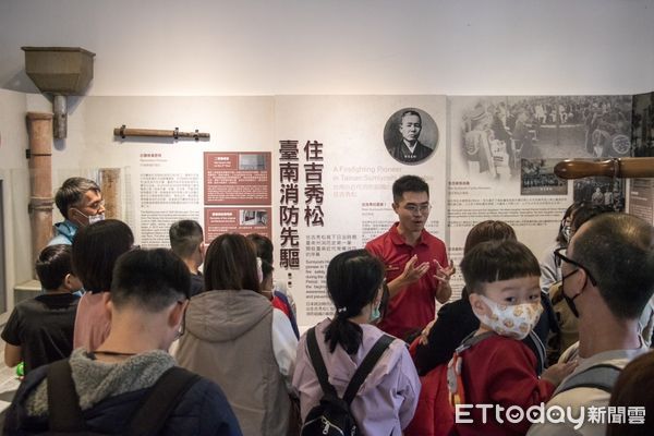 ▲知名影像學會南方影展，邀請台南市消防局第七大隊及中正分隊，舉辦「走讀消防，重返創傷記憶：那些在天災裡守護市民的故事」，帶領參與民眾走讀消防史料館。（圖／記者林東良翻攝，下同）