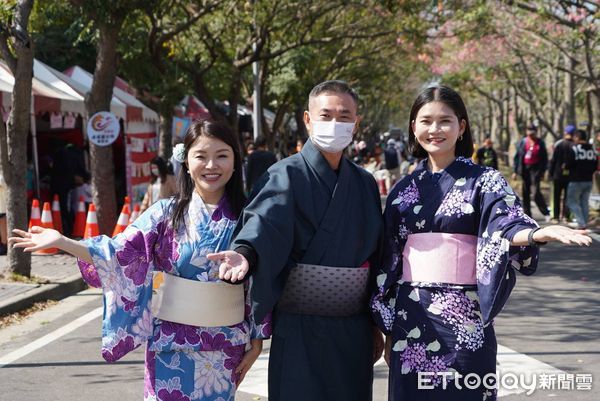 ▲「2023深秋美人宴」活動，特別策劃了一系列的活動，包括和服體驗、攤位市集、音樂表演等，讓遊客在賞花之餘，能夠享受更多有趣的文化體驗。（圖／記者蔡佩旻翻攝）