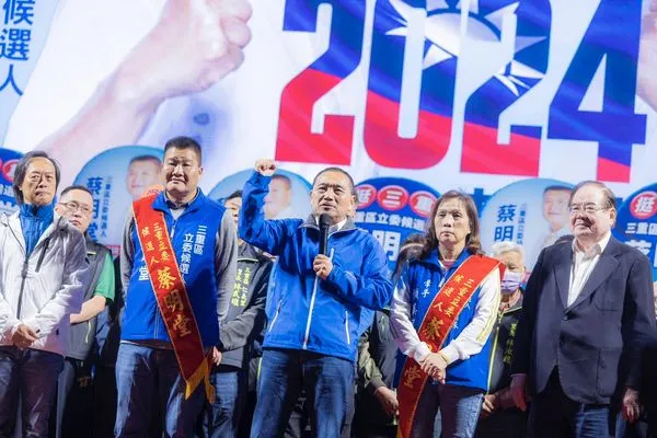 ▲國民黨總統參選人侯友宜與新北市三重區立委參選人蔡明堂，晚上在新北市三重舉行聯合競選總部成立大會。（圖／侯辦提供）