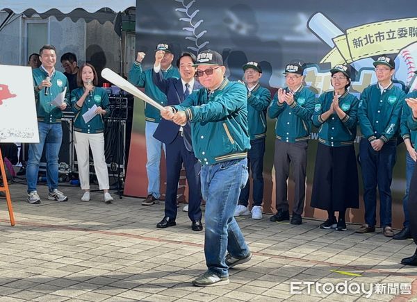 ▲▼賴清德今天上午前往新北市中和區，陪同民進黨新北市立委候選人何博文、林淑芬、李坤城、吳秉叡、蘇巧慧、張宏陸、羅致政、吳崢、莊銘淵、吳琪銘、曾柏瑜、賴品妤登記參選，新北市競總主委余天、立法院長游錫堃也與會力挺。（圖／記者許靖騏攝）