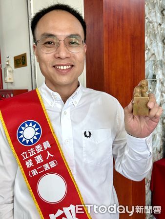 ▲國民黨提名雲林縣第二選區（山線）立法委員參選人邱良閱今日完成參選登記。（圖／記者蔡佩旻攝）