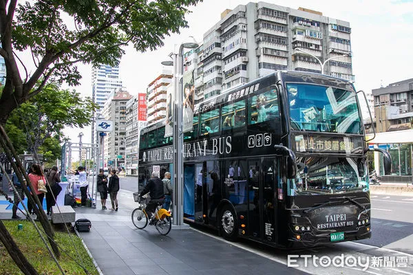 ▲▼（業配）家樂福雙層餐車體驗活動。（圖／記者周宸亘攝）