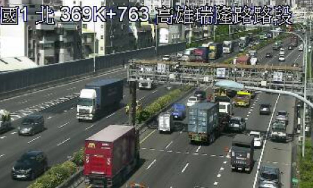 ▲▼             國道1號北向369.7k高雄瑞隆路路段，多部大型車與小客車追撞交通事故。（圖／翻攝自1968）