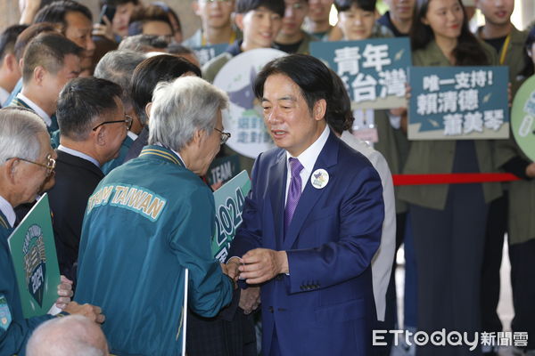 ▲▼民進黨總統參選人賴清德偕同副手人選蕭美琴，21日上午前往中選會進行登記，成為第一組完成正副總統登記參選的候選人組合。（圖／記者湯興漢攝）