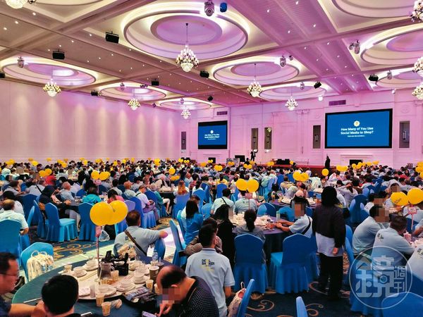 上月初，台灣跨境電商峰會在台中舉行，吸引超過800名維卡幣受害者出席。（讀者提供）