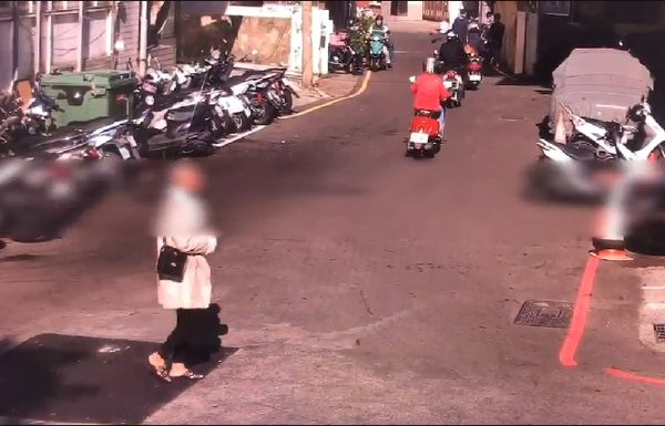 ▲▼新竹阿嬤推人出沒　在地人特徵比對：一票受害人。（圖／翻攝臉書新竹大小事）