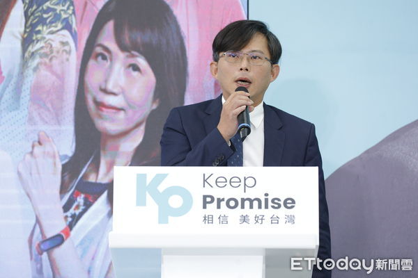 ▲▼民眾黨22日下午召開第十一屆不分區立法委員提名名單公布記者會，民眾黨主席柯文哲及排名前八名的不分區立委提名人一同亮相，黃國昌。（圖／記者湯興漢攝）