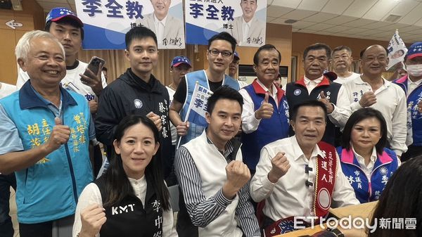 ▲台南市第四選區立法委員候選人李全教，22日中午前往台南市選舉委員會，完成立委登記參選。（圖／記者林東良翻攝，下同）