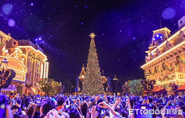 ▲▼香港迪士尼樂園夢想成真聖誕樹。（圖／記者蔡玟君攝）