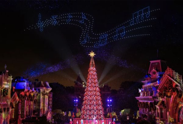▲▼香港迪士尼樂園夢想成真聖誕樹亮燈禮。（圖／翻攝自香港迪士尼樂園官網）