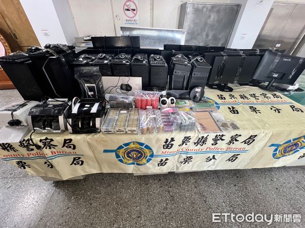 ▲▼苗栗地檢署動員97名警力在台台北市及台中市查獲獲賭博機房與百家樂真人荷官直播間，逮捕27名犯嫌，檢方表示，該賭博機房也設局2024年總統、副總統選舉之投票率賭盤。（圖／記者蔡文淵翻攝）