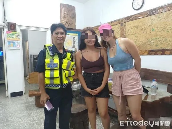 ▲潮州警分局來義分駐所員警邱曉華協助艾莉克絲及喬瑟琳脫困            。（圖／記者陳崑福翻攝）