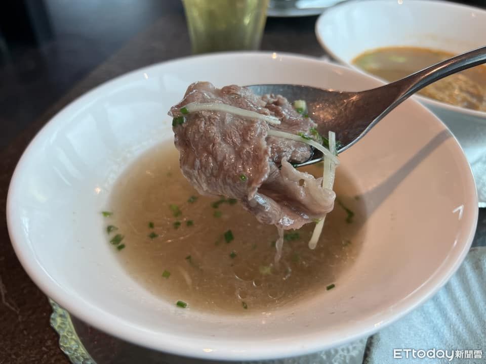 ▲▼台灣有不少飯店自助餐點都有清燙牛肉湯，有部份使用的是冷凍牛。（圖／記者陳詩璧攝）