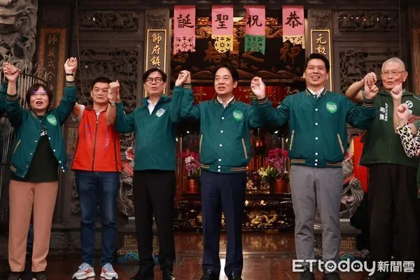 ▲民進黨總統候選人賴清德23日南下高雄，陪同黨內八位立委參選人完成聯合登記，之後再偕同左營楠梓李柏毅前往楠梓右昌元帥府，與市長陳其邁、立委劉世芳及在地議員陳善慧、黃文志、李雅慧等人共同參拜。賴清德表示，自己有機會能與李柏毅能前來與鄉親對話，要特別感謝無黨籍議員陳善慧的幫忙，也希望未來能與跨黨派的每一位夥伴，繼續為台灣來打拚、為地方建設來努力。             。（圖／李柏毅辦公室提供）