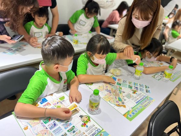 小小巢出沒！有巢氏房屋小小店長活動萌翻青埔、林口（圖／有巢氏房屋提供）