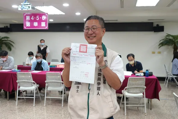 ▲▼台灣麻將最大黨郭璽完成立委登記。（圖／台灣麻將最大黨提供）