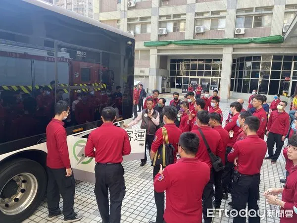 ▲消防署及財團法人消防發展基金會，與台南市消防局於24日共同辦理強化消防人員專業知能車禍救援訓練。（圖／記者林東良翻攝，下同）