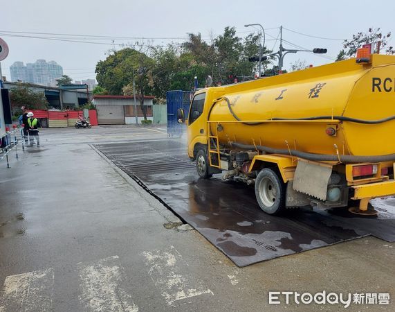 ▲▼基北北桃跨域守護空氣品質，稽查員進行工廠查核。（圖／新北環保局提供）