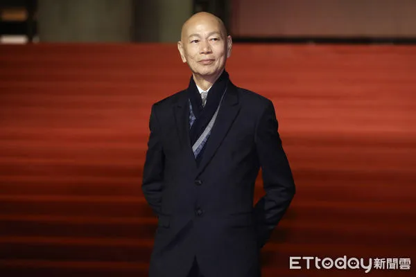 ▲第60屆金馬獎星光大道，頒獎嘉賓羅家英。（圖／記者林敬旻攝）