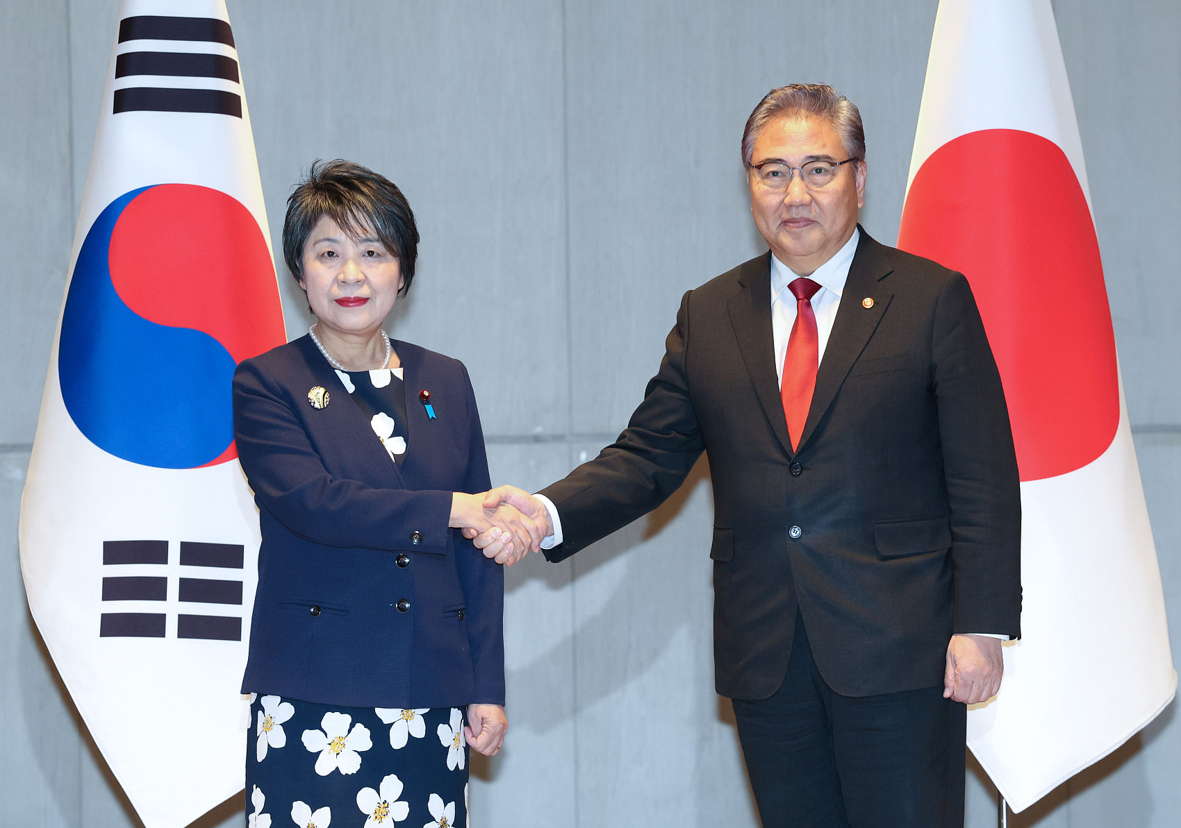 ▲▼南韓外交部長朴振、日本外務大臣上川陽子26日上午在釜山進行雙邊會談。（圖／CFP）