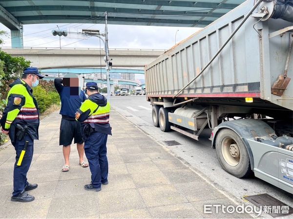 ▲▼大型車必依規定裝設行車記錄器「大餅」紀錄紙卡，蘆洲警分局11個月開出200多萬違規罰單             。（圖／記者陳以昇翻攝）