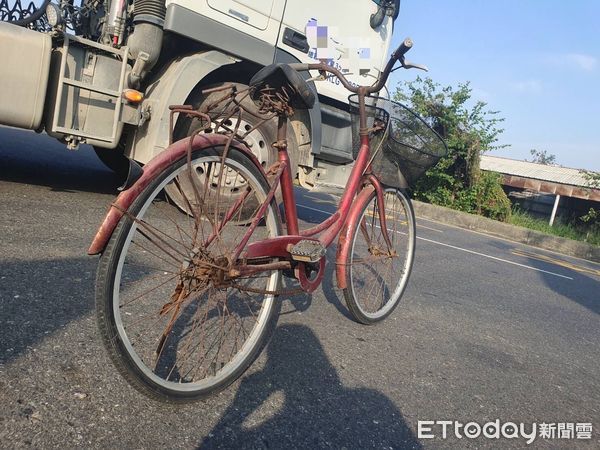 ▲▼提醒騎車遠離大型車  。（圖／ 交通安全熊平安網站。）