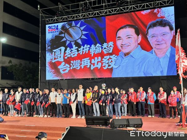 ▲國民黨總統候選人侯友宜、副總統候選人趙少康，26日台南成立競選總部成立，並舉辦造勢大會，現場湧入超過3萬名鄉親。（圖／記者林東良攝，下同）