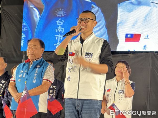 ▲國民黨總統候選人侯友宜、副總統候選人趙少康，26日台南成立競選總部成立，並舉辦造勢大會，現場湧入超過3萬名鄉親。（圖／記者林東良攝，下同）