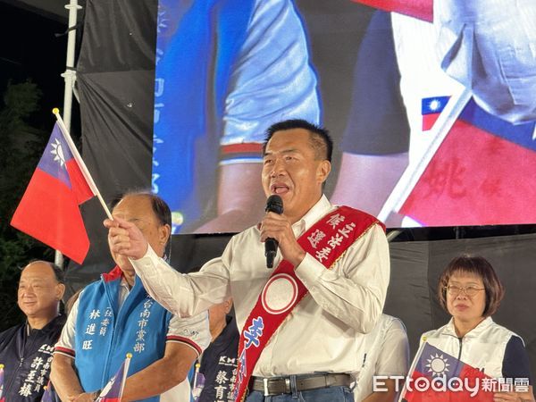 ▲國民黨總統候選人侯友宜、副總統候選人趙少康，26日台南成立競選總部成立，並舉辦造勢大會，現場湧入超過3萬名鄉親。（圖／記者林東良攝，下同）