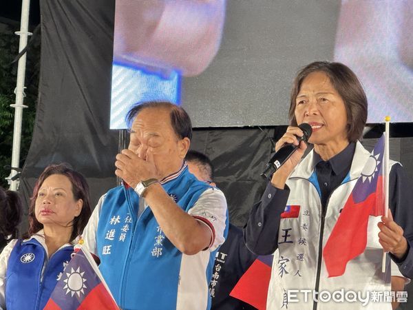 ▲國民黨總統候選人侯友宜、副總統候選人趙少康，26日台南成立競選總部成立，並舉辦造勢大會，現場湧入超過3萬名鄉親。（圖／記者林東良攝，下同）