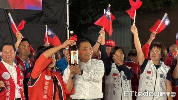 ▲國民黨總統候選人侯友宜、副總統候選人趙少康，26日台南成立競選總部成立，並舉辦造勢大會，現場湧入超過3萬名鄉親。（圖／記者林東良攝，下同）