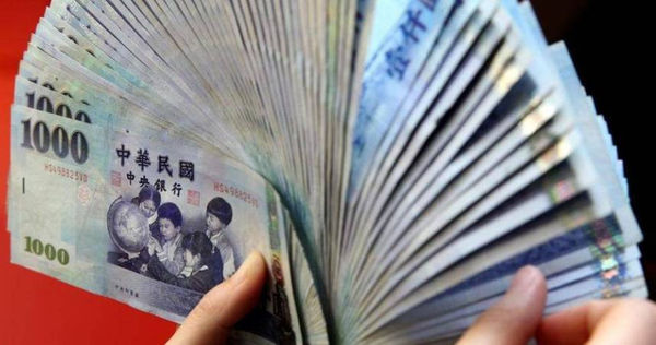 包括勞保年金、勞退月退休金、國民年金保險生育給付等共10筆補助及津貼，將於11月29日、30日陸續發放。（圖／報系資料照）