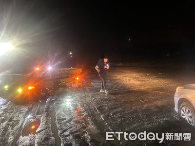 國小師家訪險回不了家！天暗誤入溪床「刁車」　警協助脫困