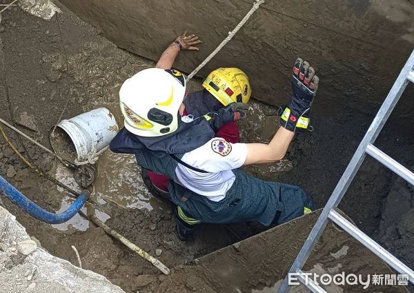 ▲▼高雄40歲工人遭活埋受困！救出無呼吸心跳送醫。（圖／記者賴文萱翻攝）