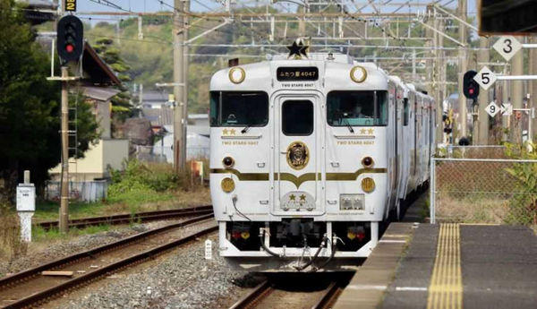 JR九州觀光列車「雙星4047列車」。（圖／九州佐賀縣太良町提供）