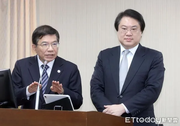 ▲▼內政部部長林右昌、交通部部長王國材、內政部警政署署長黃明昭「為促進交通安全、達成公平正義，檢討現行交通執法及事故處理機制」進行專題報告。（圖／記者屠惠剛攝）