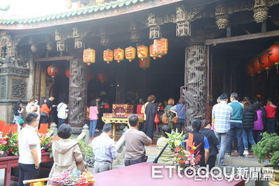 媽祖神蹟曝光！　鹿港天后宮「50萬光明燈」闆娘連點10年