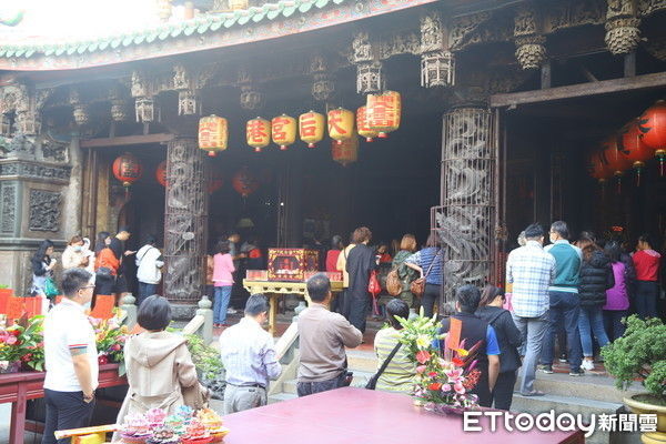 媽祖神蹟曝光! 鹿港天后宮「50萬光明燈」闆娘連點10年