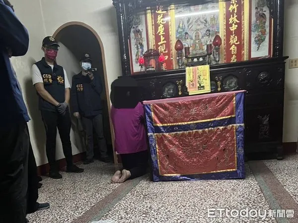▲▼       雲林29歲男遭挖喉「驅魔」慘死，媽媽念念有詞癱跪神明廳      。（圖／記者蔡佩旻翻攝）