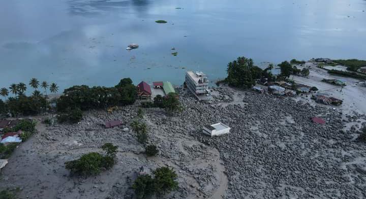 ▲▼印尼多巴湖爆發山洪，導致1死11失蹤。（圖／翻攝自X）